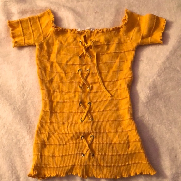 Yellow t-shirt - Picture 1 of 3